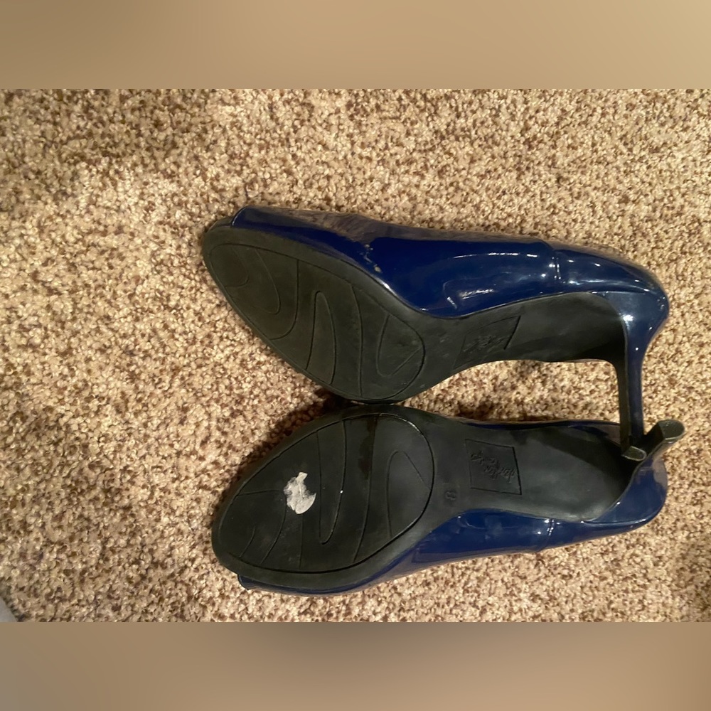 Heels - Picture 2 of 3